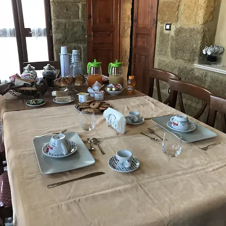 Batarà - La Terrazza Del Centro Couette-café 3*