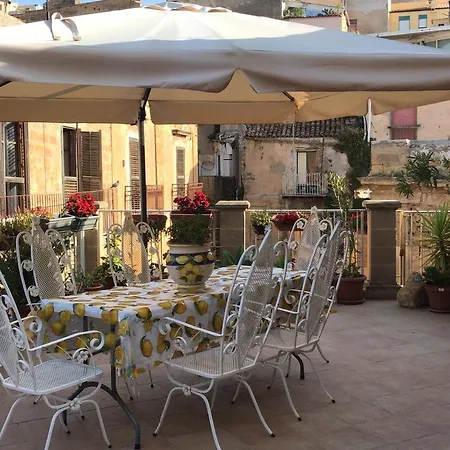 Batarà - La Terrazza Del Centro Couette-café Agrigente